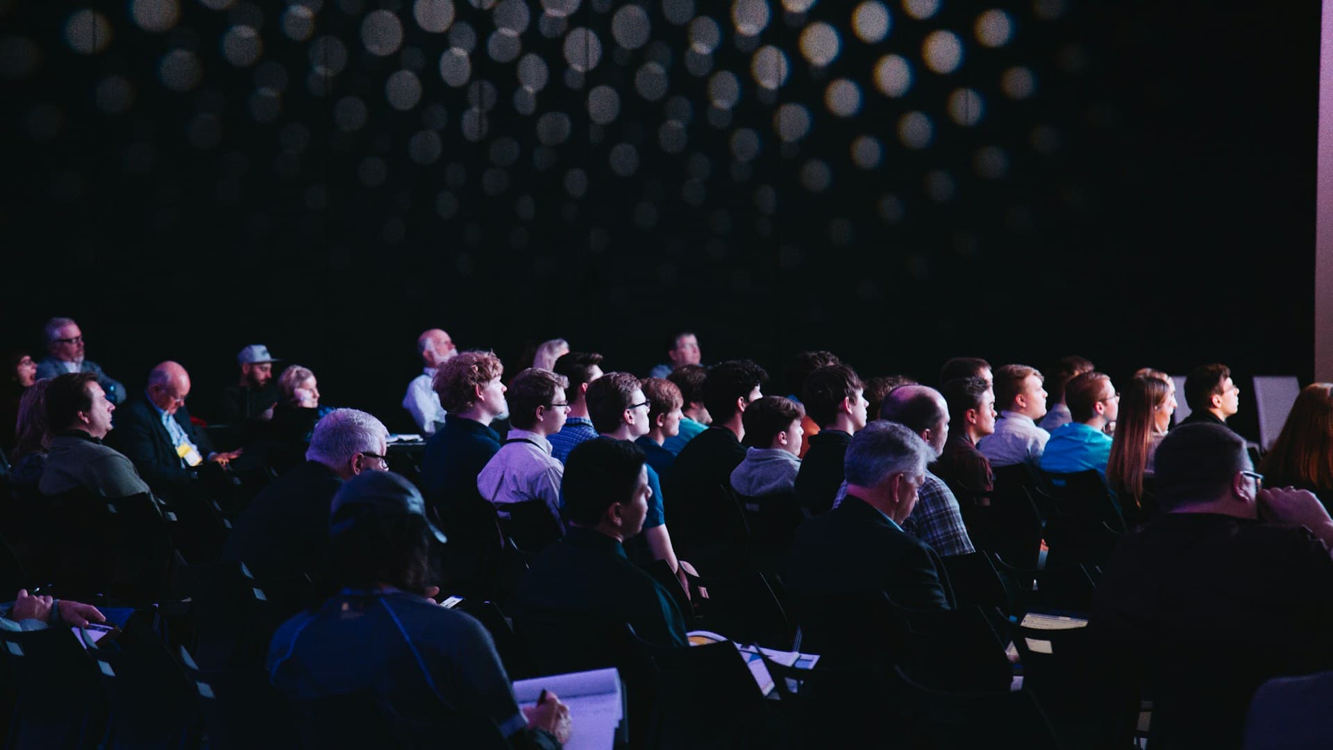 Veranstaltungsbild 1 — Konferenz und Fortbildung